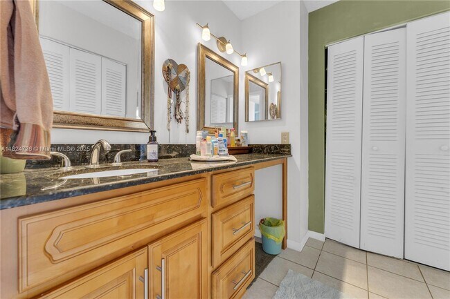 Building Photo - 6500 SW 41st Ct