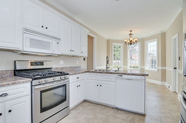 Building Photo - Large 3 Story Home in Evans!