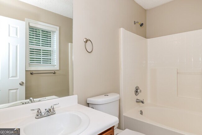 Building Photo - 2045 Ivy Ln