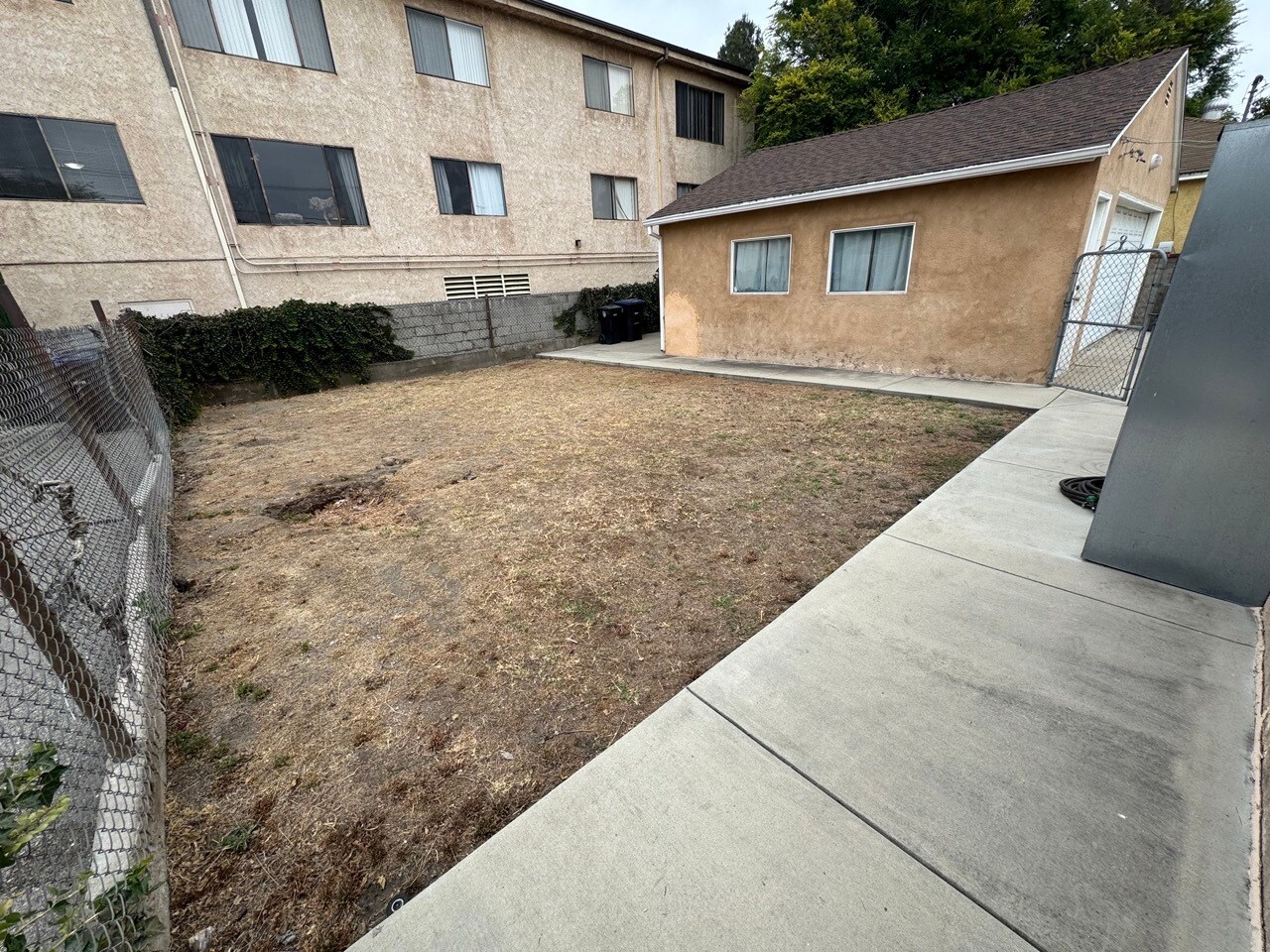Building Photo - 2014 N Parish Pl