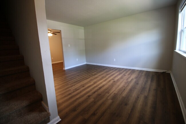 Building Photo - 119 Bob Lane