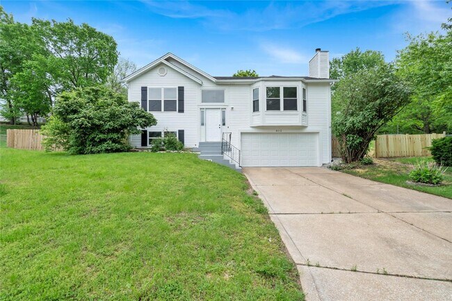 Building Photo - 802 Notre Dame Dr