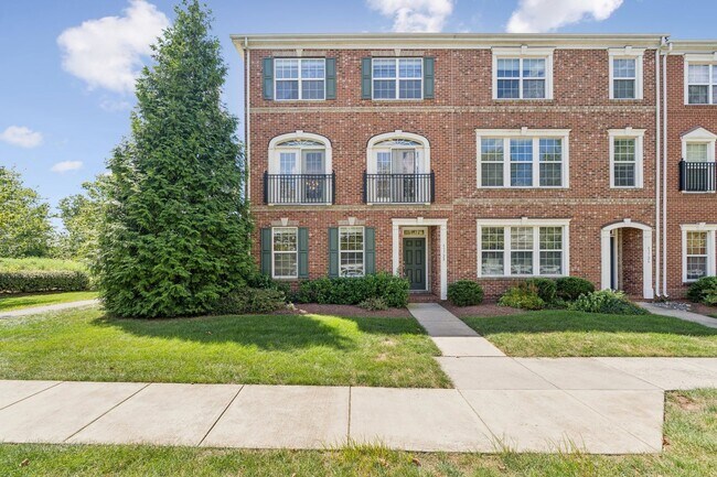 Building Photo - This beautifully maintained end-unit brick...