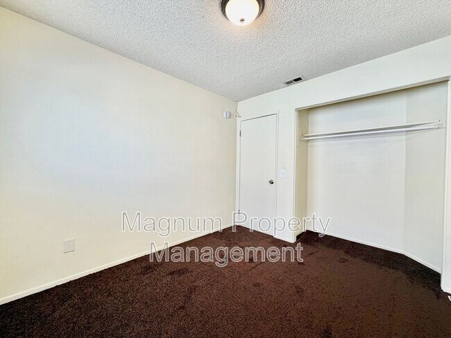 Building Photo - 132 E Bowen Rd