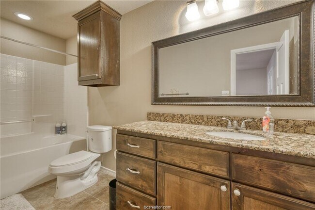 Building Photo - 3114 Claremont Dr