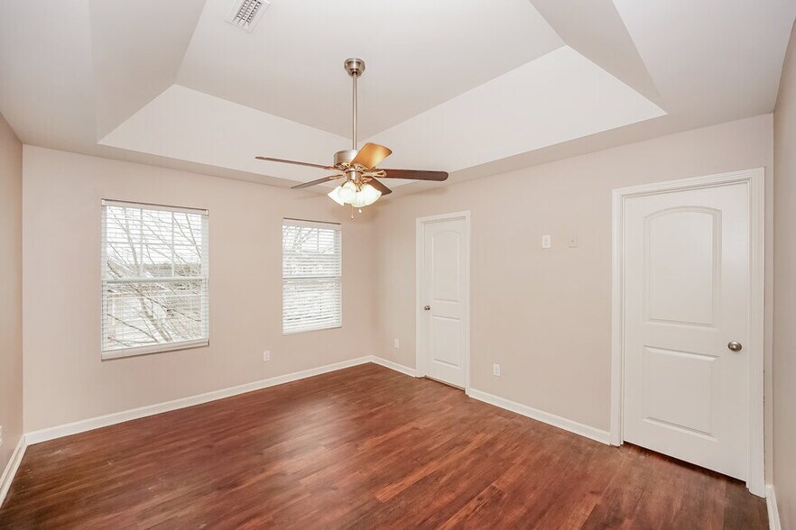 Building Photo - 4202 Broadstairs Dr SW