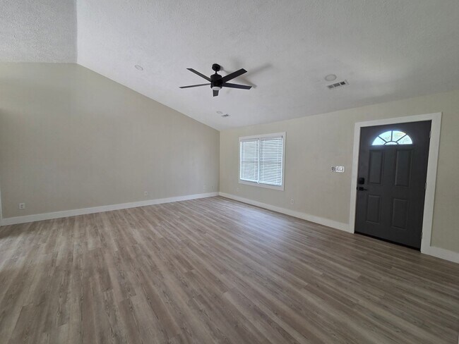 Building Photo - One Level Living