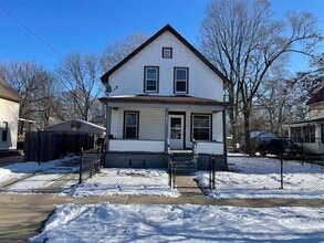 Building Photo - 4 bedroom house