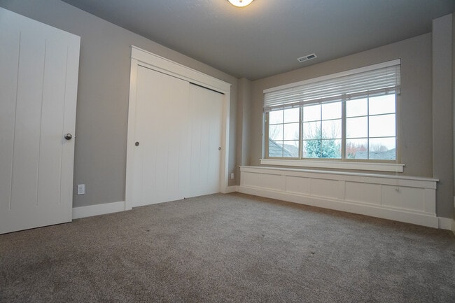 Building Photo - 2303 E Fratello St