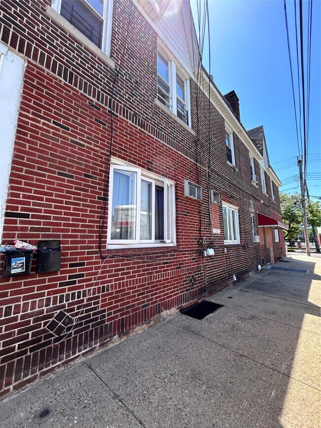 Primary Photo - 132-1 135th Ave