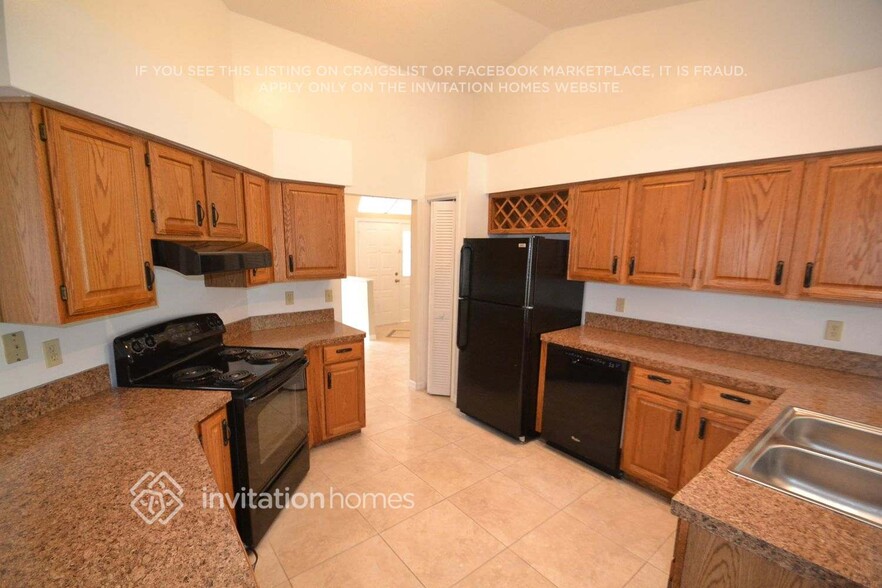 Building Photo - 909 Shady Crest Ct