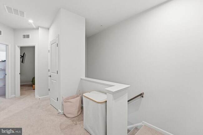 Building Photo - 6066 Beake St