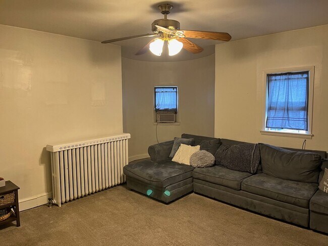 Building Photo - 1602 Newport Ave