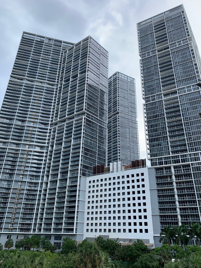 Building Photo - 465 Brickell Ave