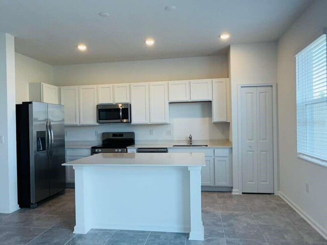 Building Photo - 2473 Skyline Lp