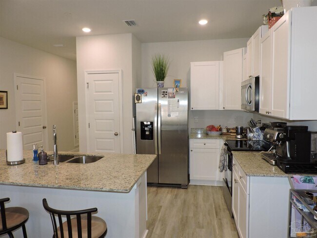 Building Photo - 7170 Village Ln