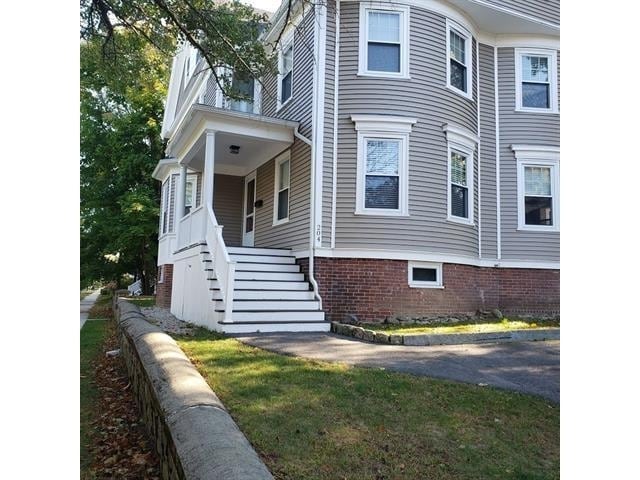 Building Photo - 204 Rockland St