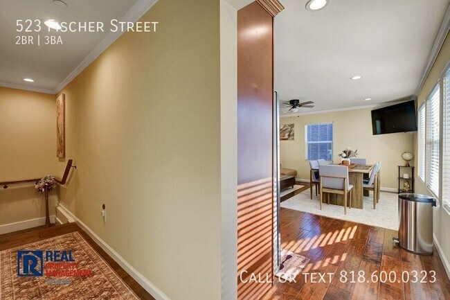 Building Photo - 523 Fischer St