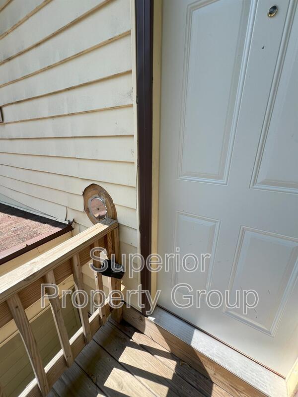 Building Photo - 525 1/2 Cherry St