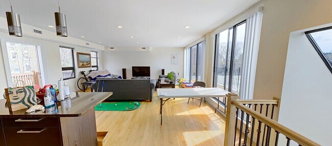 Building Photo - 1616 Beacon St