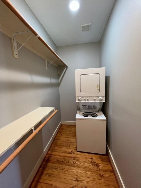 Large walk-in closet with in-unit W/D - 606 E 12th 1/2 St