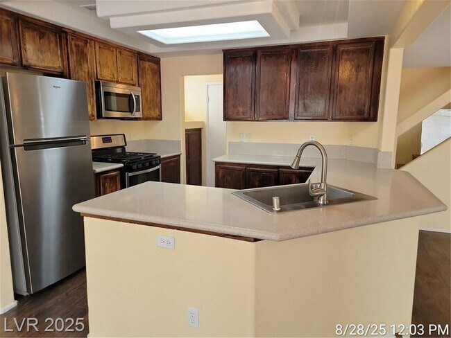 Building Photo - Charming Silverado Ranch Home!