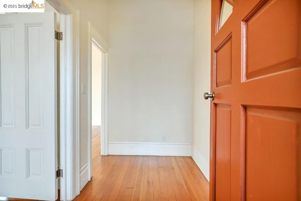 Entryway - 888 Pine St