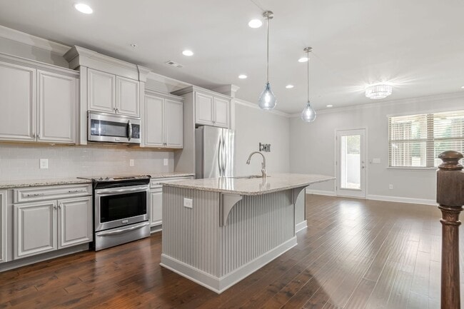 Building Photo - 1444 Channing Dr