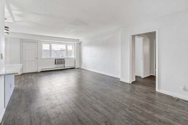 Building Photo - 25 Cartright St