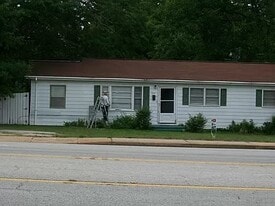 Building Photo - 651 Chesnee Hwy