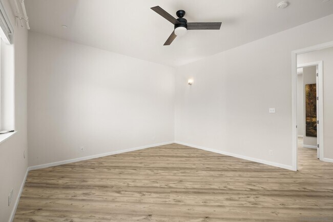 Building Photo - 9427 Vista Dr