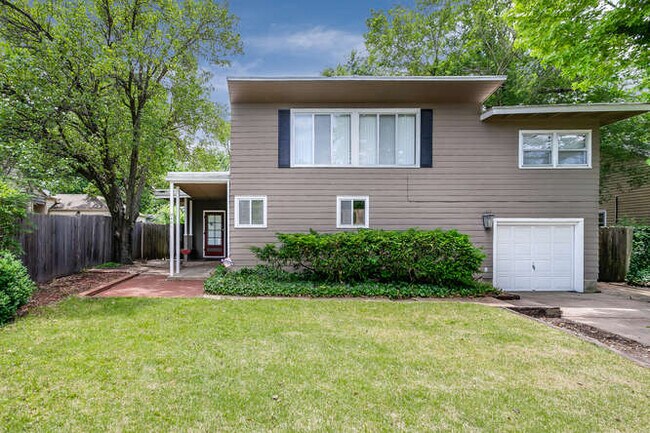 Primary Photo - 3401 E Bayley St
