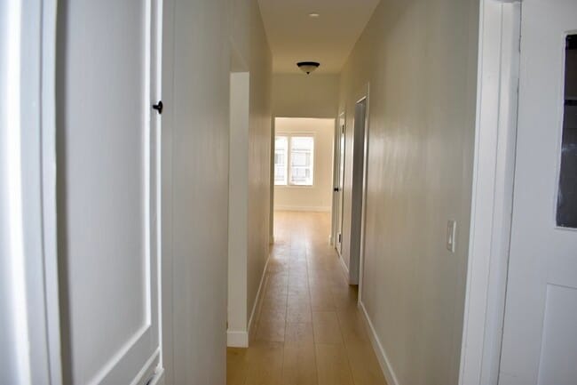 Building Photo - 1262 W 9th St