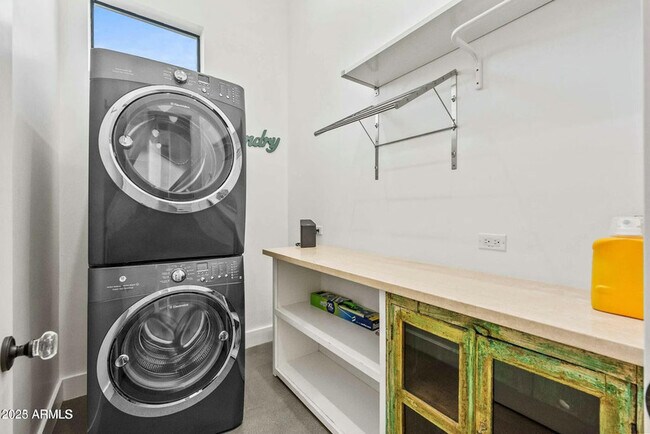 Building Photo - 7861 E Vía Marina