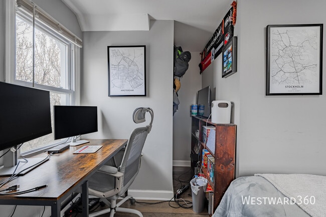 Building Photo - 1733 N Artesian-3