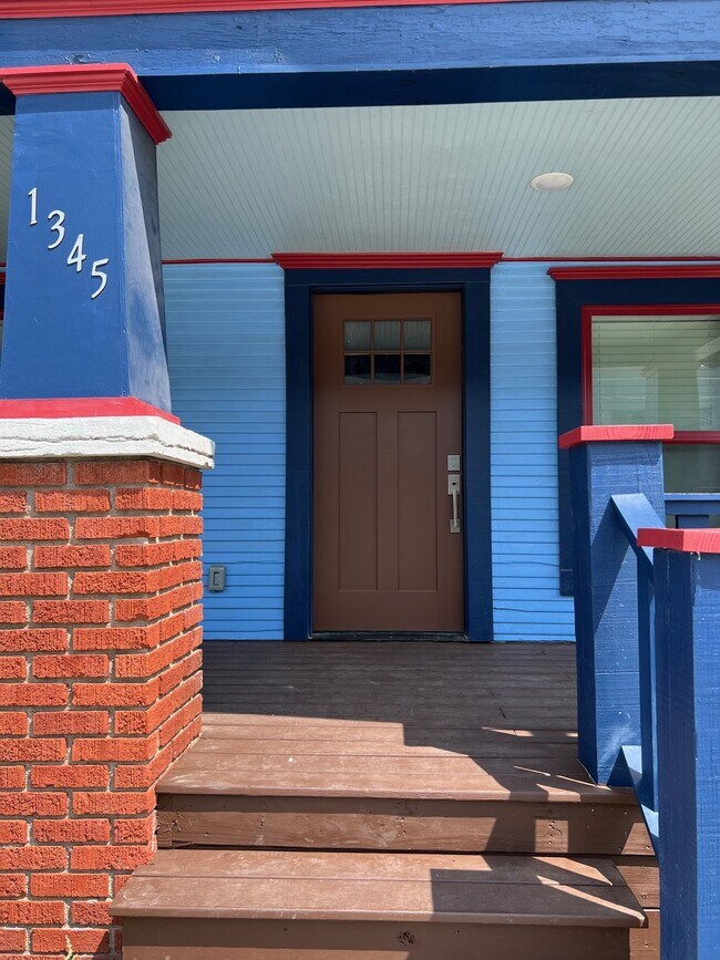 Building Photo - 1347 E Haskell St