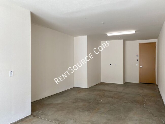 Building Photo - 3 Bedroom, 2022 New Construction Flat w/ S...