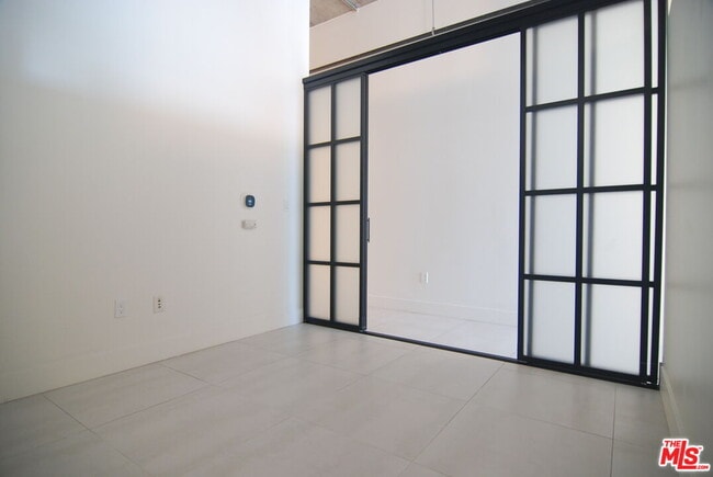 Building Photo - 645 W 9th St