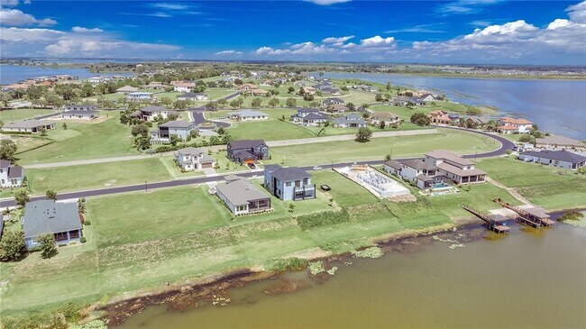 Building Photo - 156 Caladium Ave