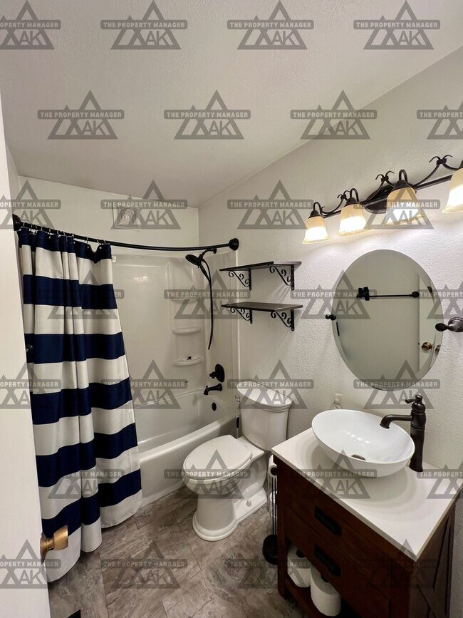 Building Photo - Pet-Friendly 2BR Home with Washer/Dryer in...