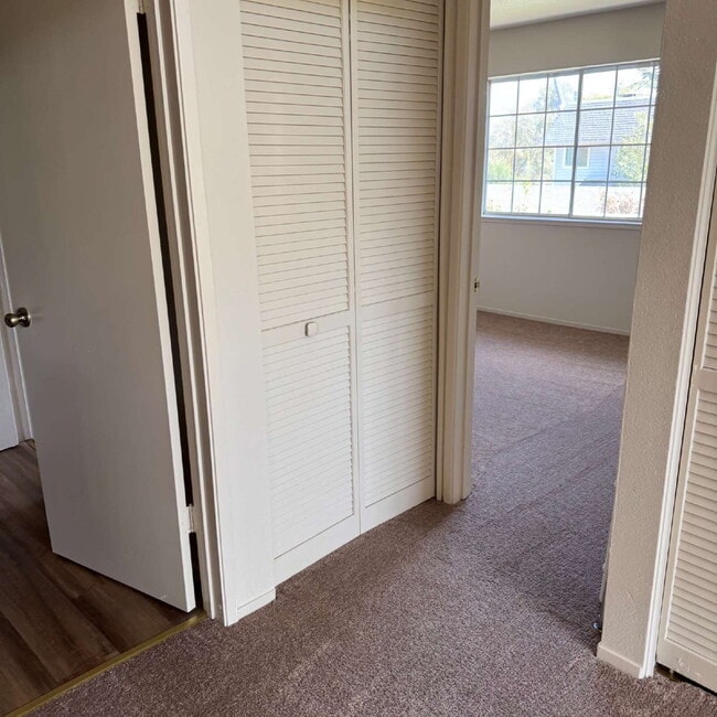 Building Photo - Stonegate living