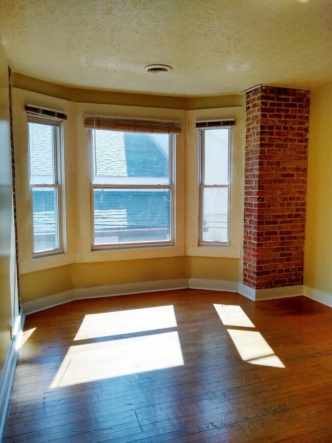 Floorplan - 110.5 E 6th St