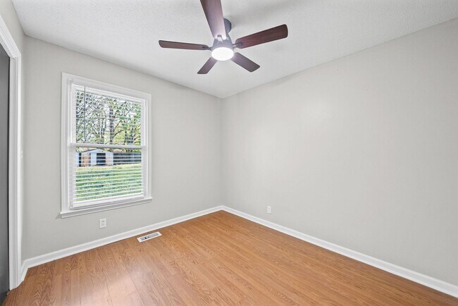 Building Photo - 3 Bedroom 1 1/2 Bath Renovated Home For Rent!