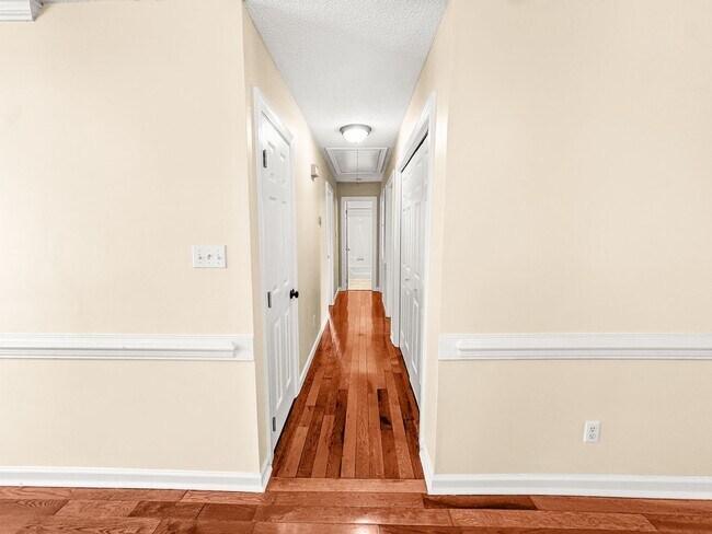 Building Photo - Beautiful 3-BR, 2-Bath home