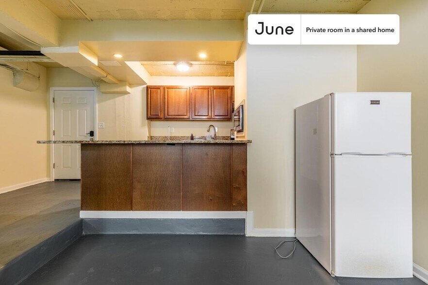 Building Photo - Room in Shared 4 bed/2 bath home in Dupont Circle