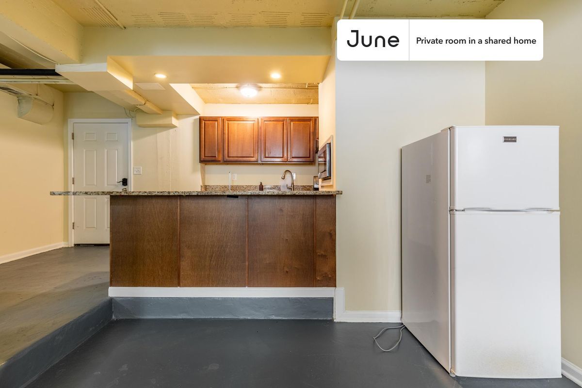 Building Photo - Room in Shared 4 bed/2 bath home in Dupont Circle