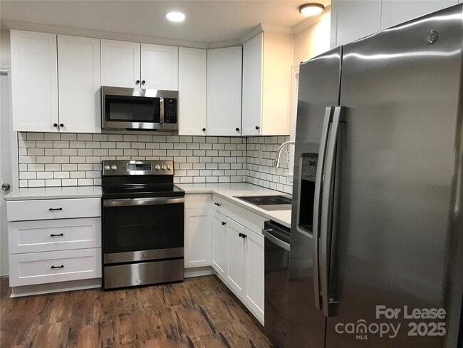 Building Photo - 4820 Amity Pl