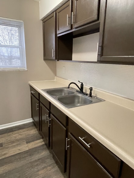 Building Photo - 2483 Montana Ave