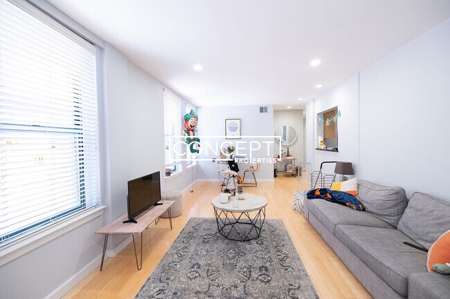 Building Photo - 1661 Washington St