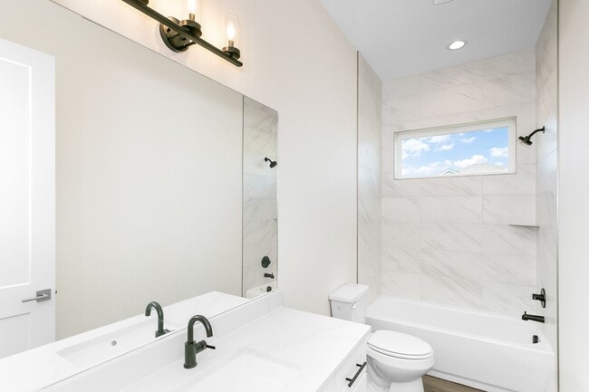 Building Photo - Oaks Of Windcrest